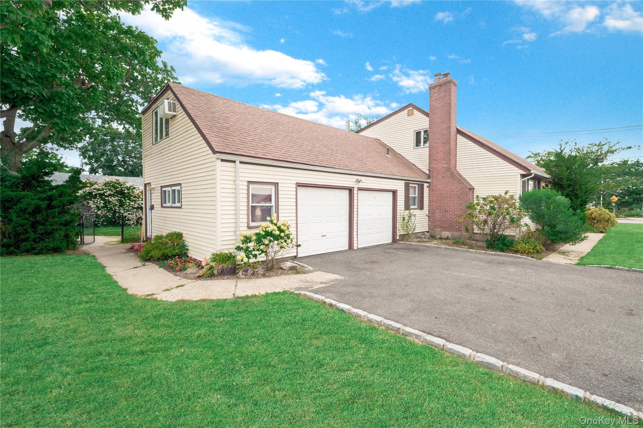 1st image of 280 S Bayview Ave, Babylon, NY 11701 | MLS# 1039096