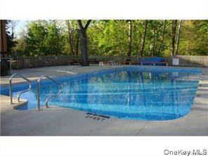 2nd image of 10 Oakwood Ter, New Windsor, NY 12553