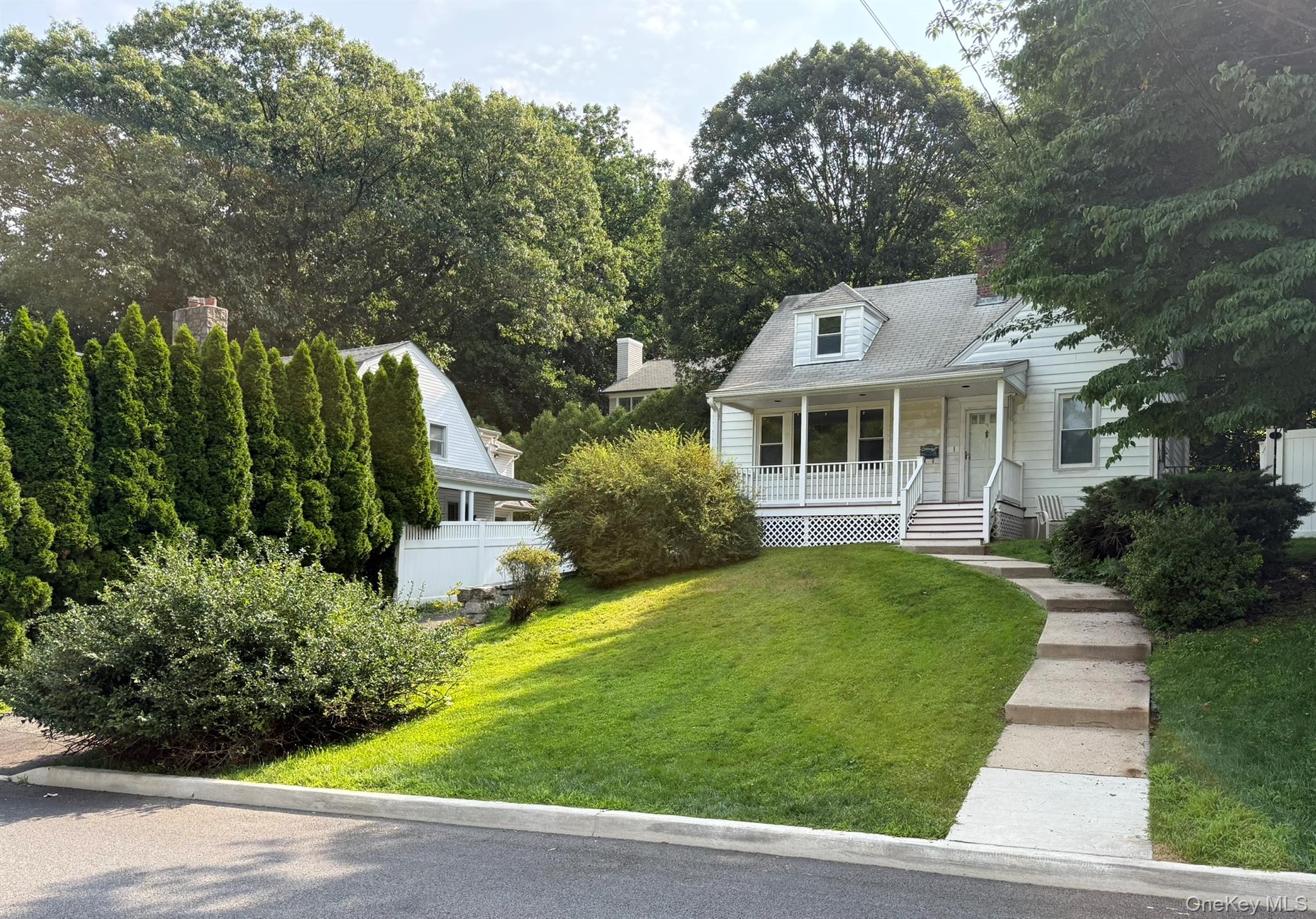 2nd image of 9 Chimney Pot Ln, Greenburgh, NY 10502 | MLS# 1039121