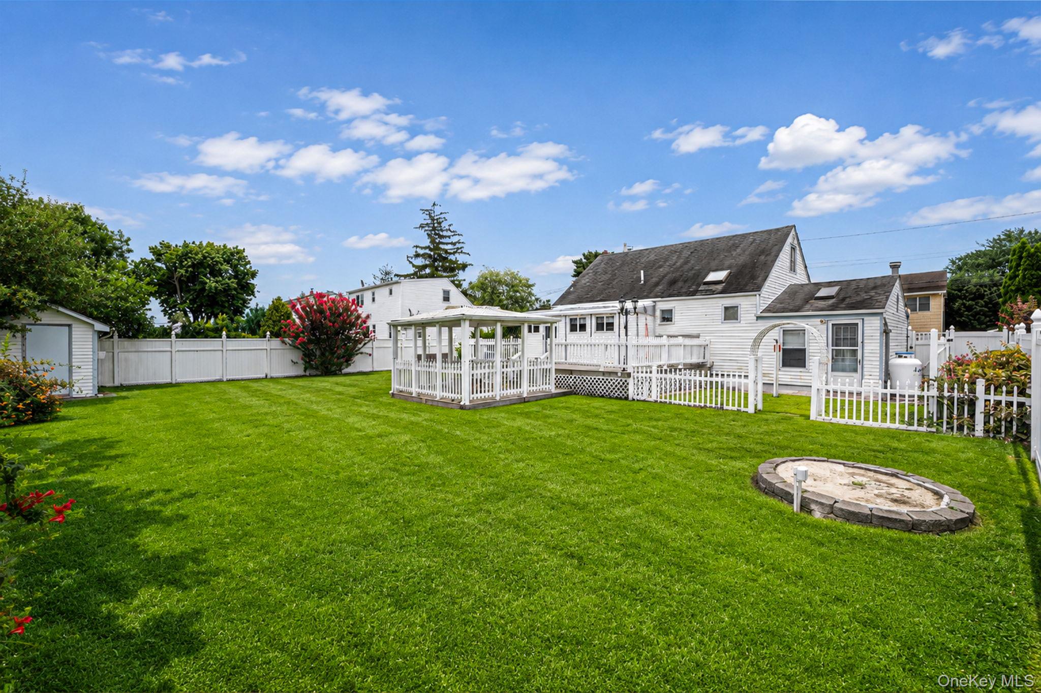 25th image of 218 11th St, West Babylon, NY 11704 | MLS# 1039171