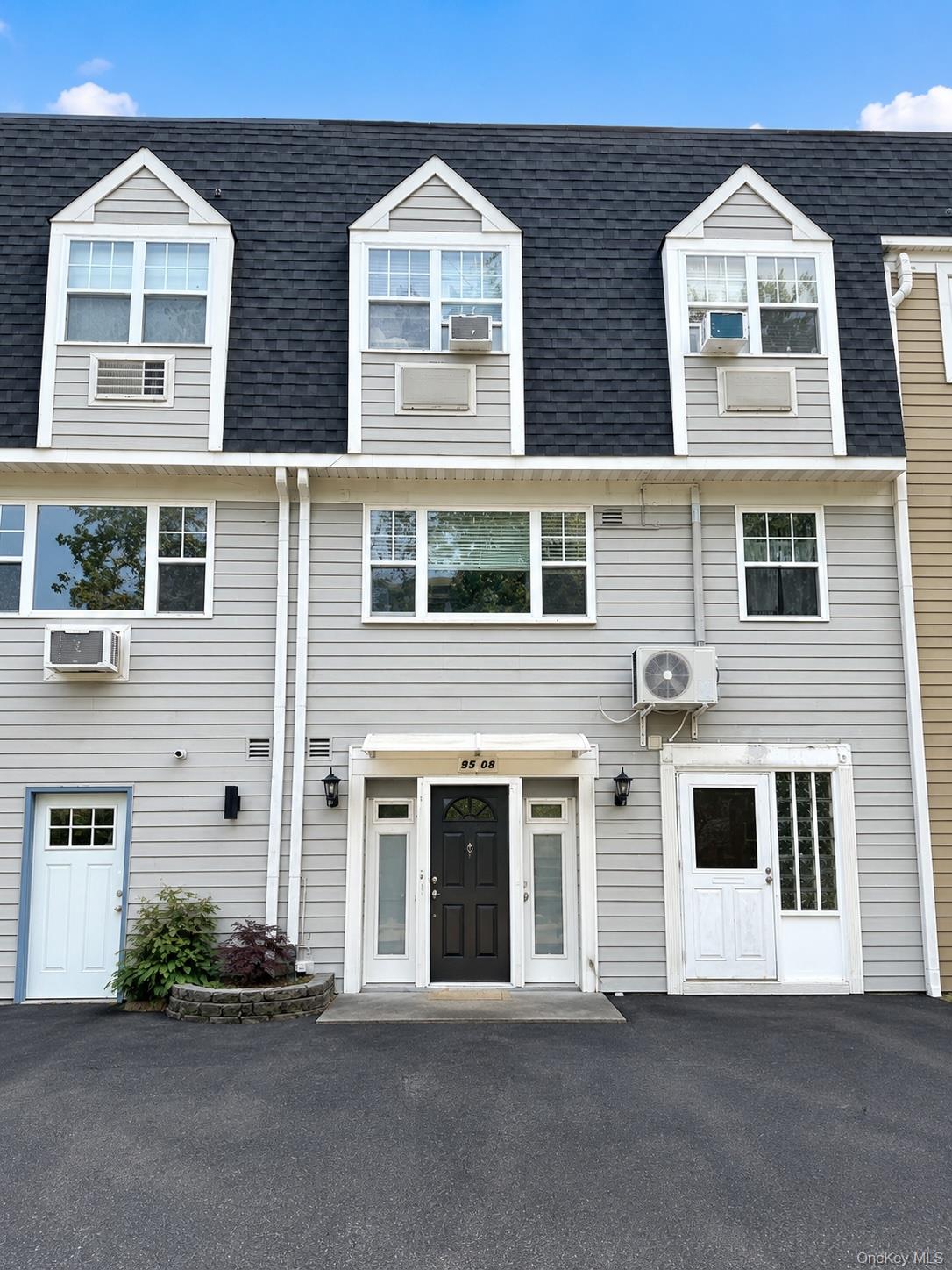 25th image of 9508 Shore Front Pkwy, New York, NY 11693 | MLS# 1039235