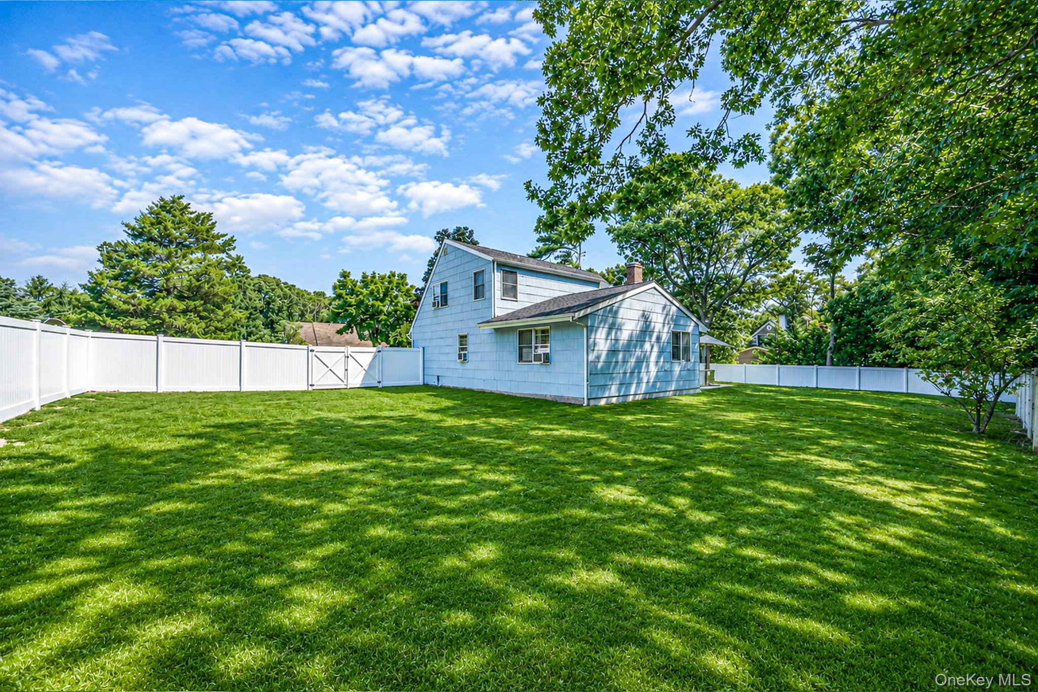 28th image of 688 Hawkins Rd E, Brookhaven, NY 11727 | MLS# 1039252