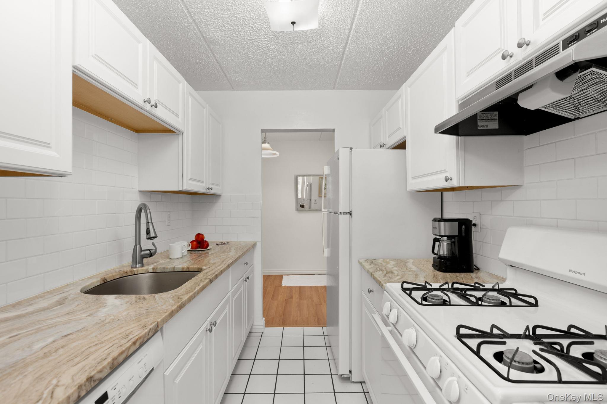 4th image of 2 Consulate Dr, Eastchester, NY 10707