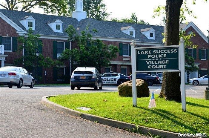 29th image of 5 Market Ln, North Hempstead, NY 11020 | MLS# 1039273