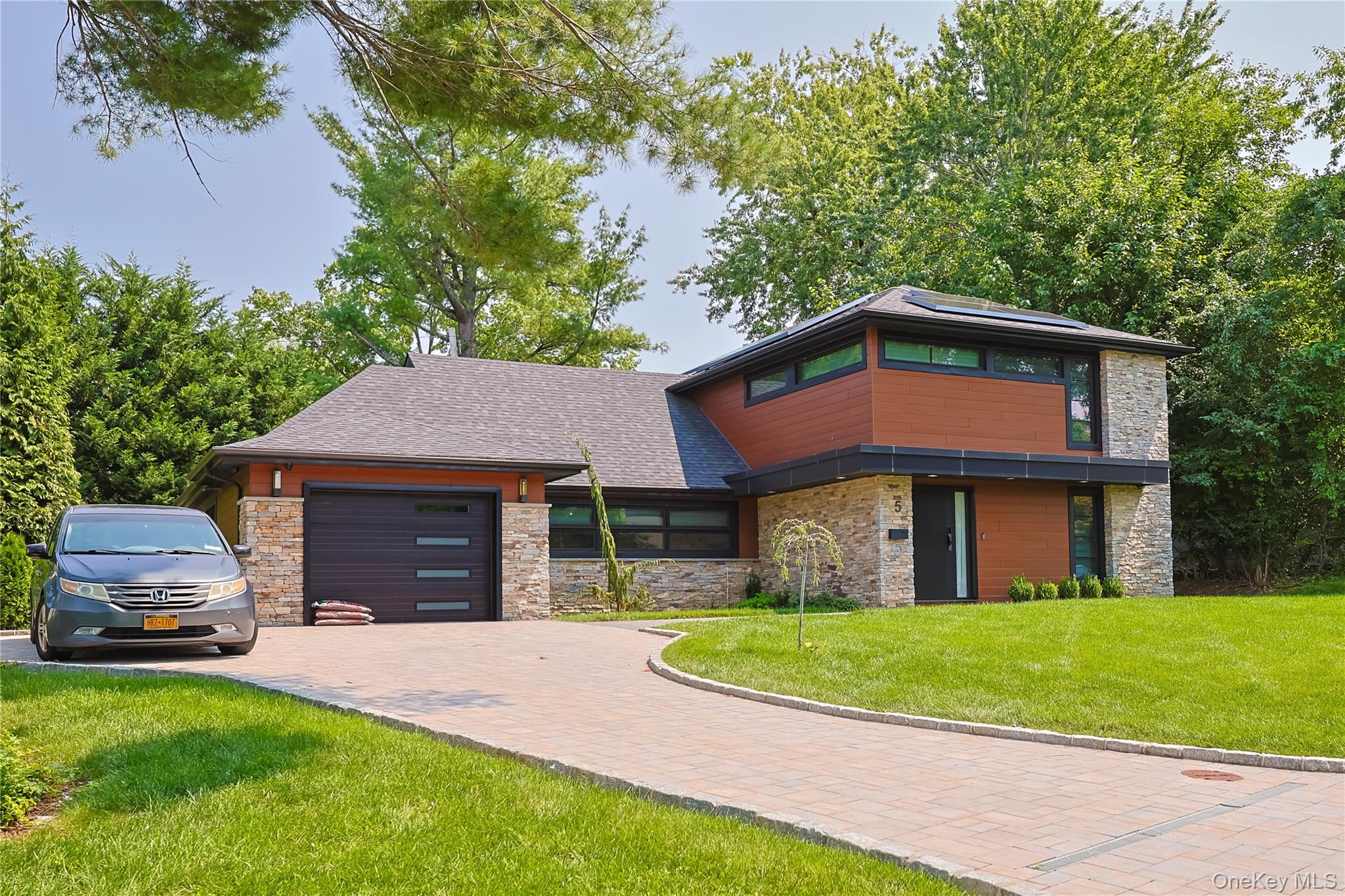 1st image of 5 Market Ln, North Hempstead, NY 11020 | MLS# 1039273
