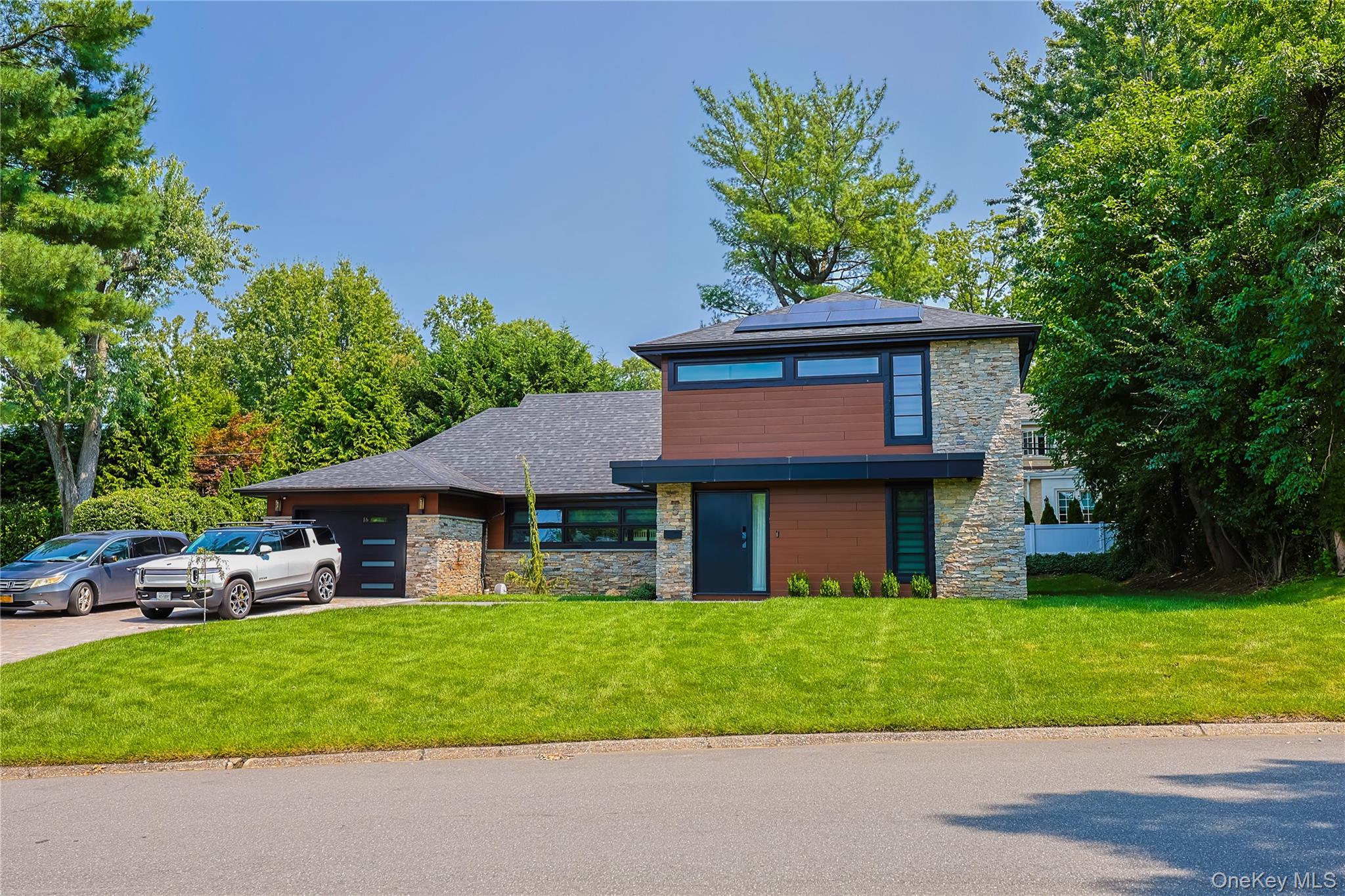 2nd image of 5 Market Ln, North Hempstead, NY 11020 | MLS# 1039273