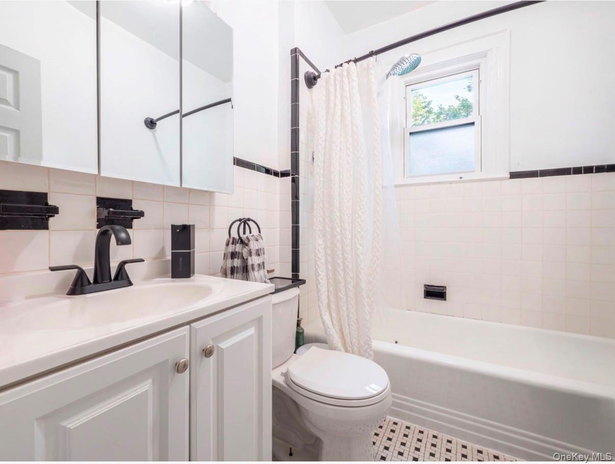 24th image of 7764 79th St, New York, NY 11385 | MLS# 1039278