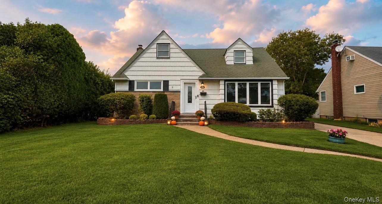 1st image of 860 Helene St, Hempstead, NY 11793 | MLS# 1039304