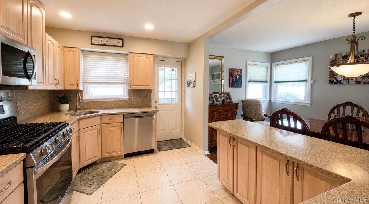 23rd image of 860 Helene St, Hempstead, NY 11793 | MLS# 1039304