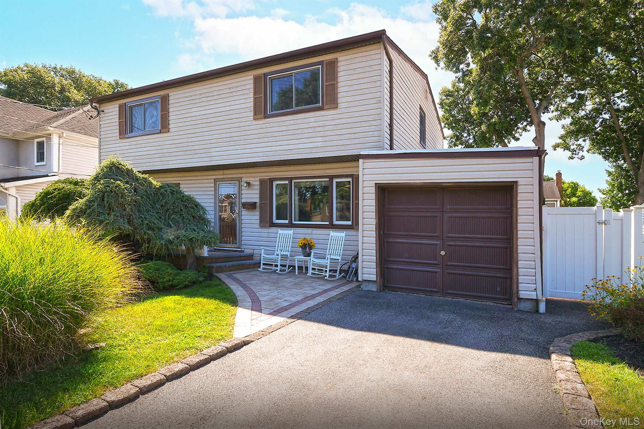 2nd image of 108 Connecticut Ave, Oyster Bay, NY 11758 | MLS# 1039341