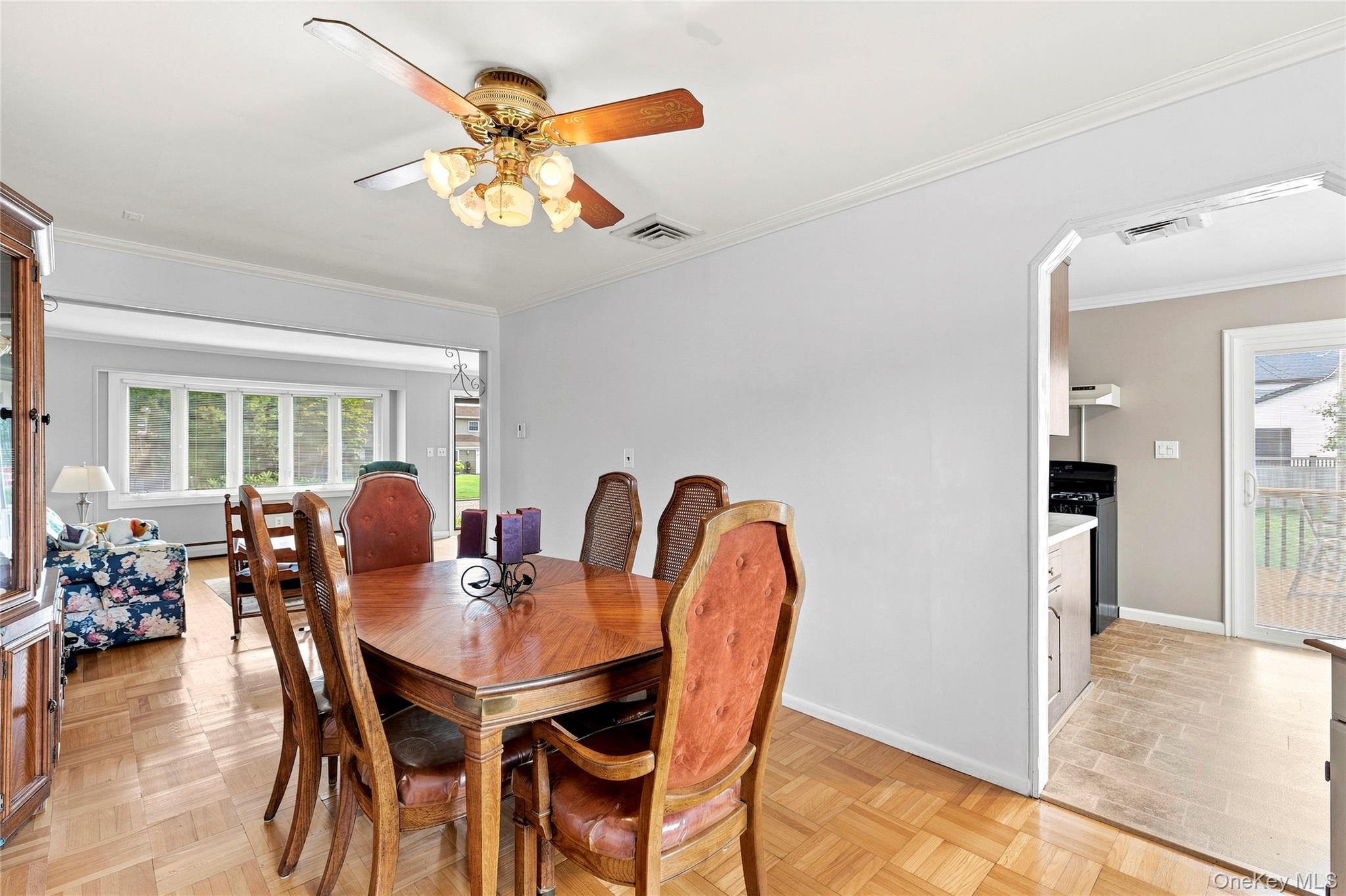 4th image of 29 Cottonwood Dr, Smithtown, NY 11725 | MLS# 1039345