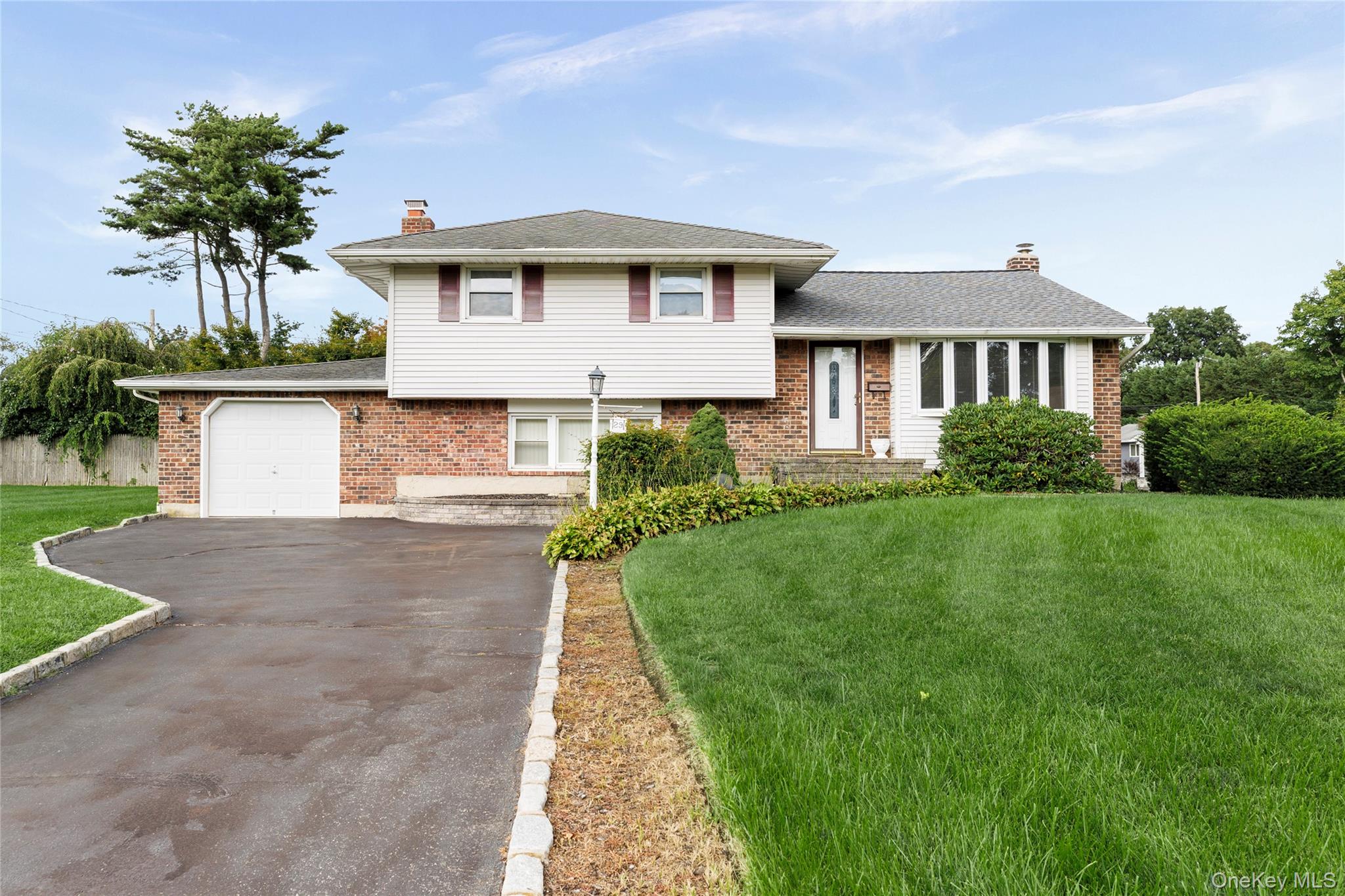2nd image of 29 Cottonwood Dr, Smithtown, NY 11725 | MLS# 1039345