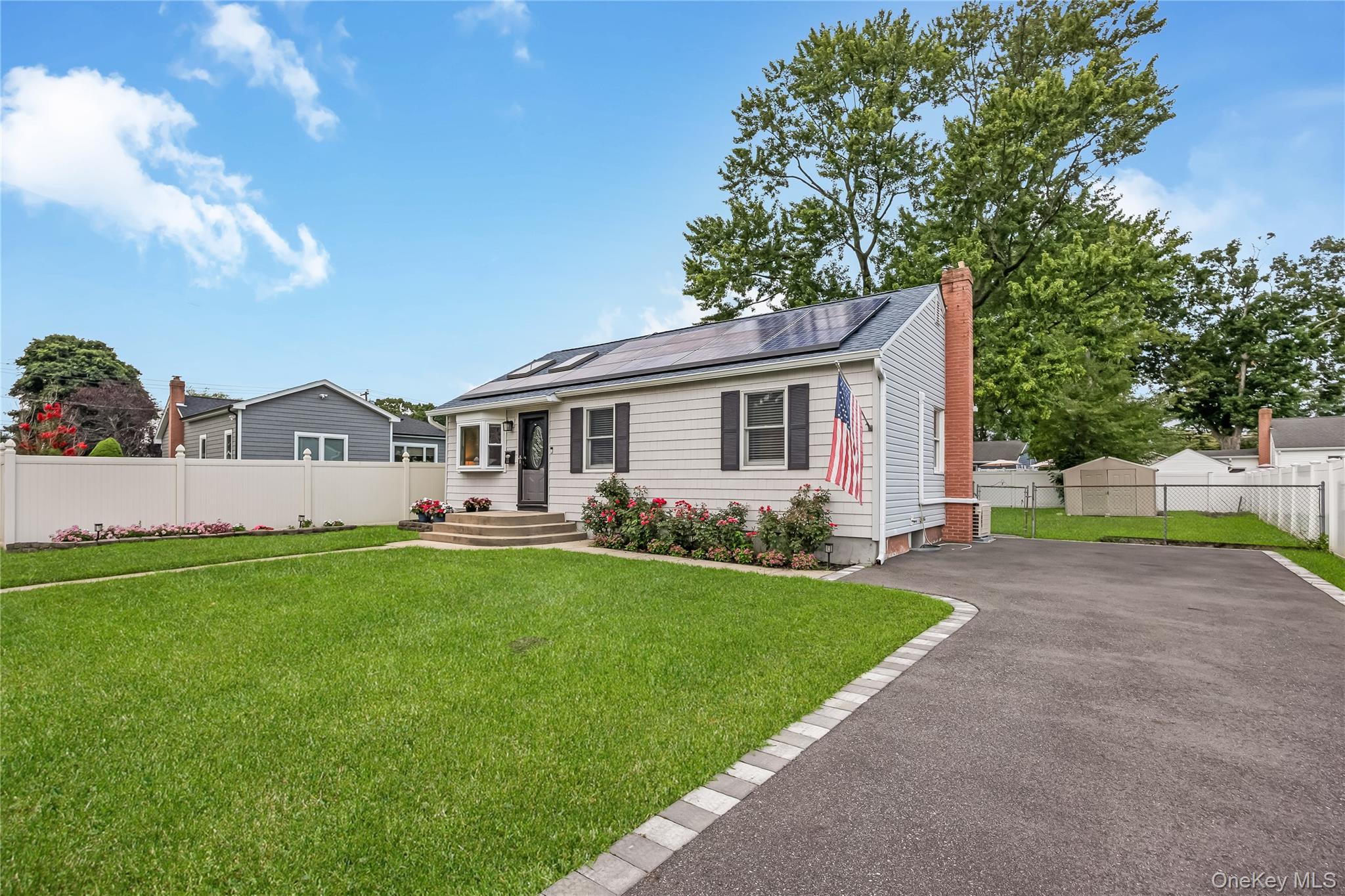 3rd image of 11 Delano Pl, West Babylon, NY 11704 | MLS# 1039362