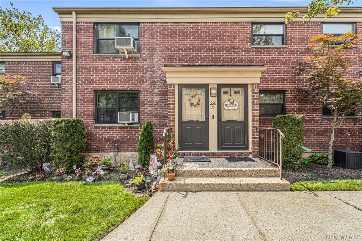 2nd image of 220-15 75th Ave, New York, NY 11364