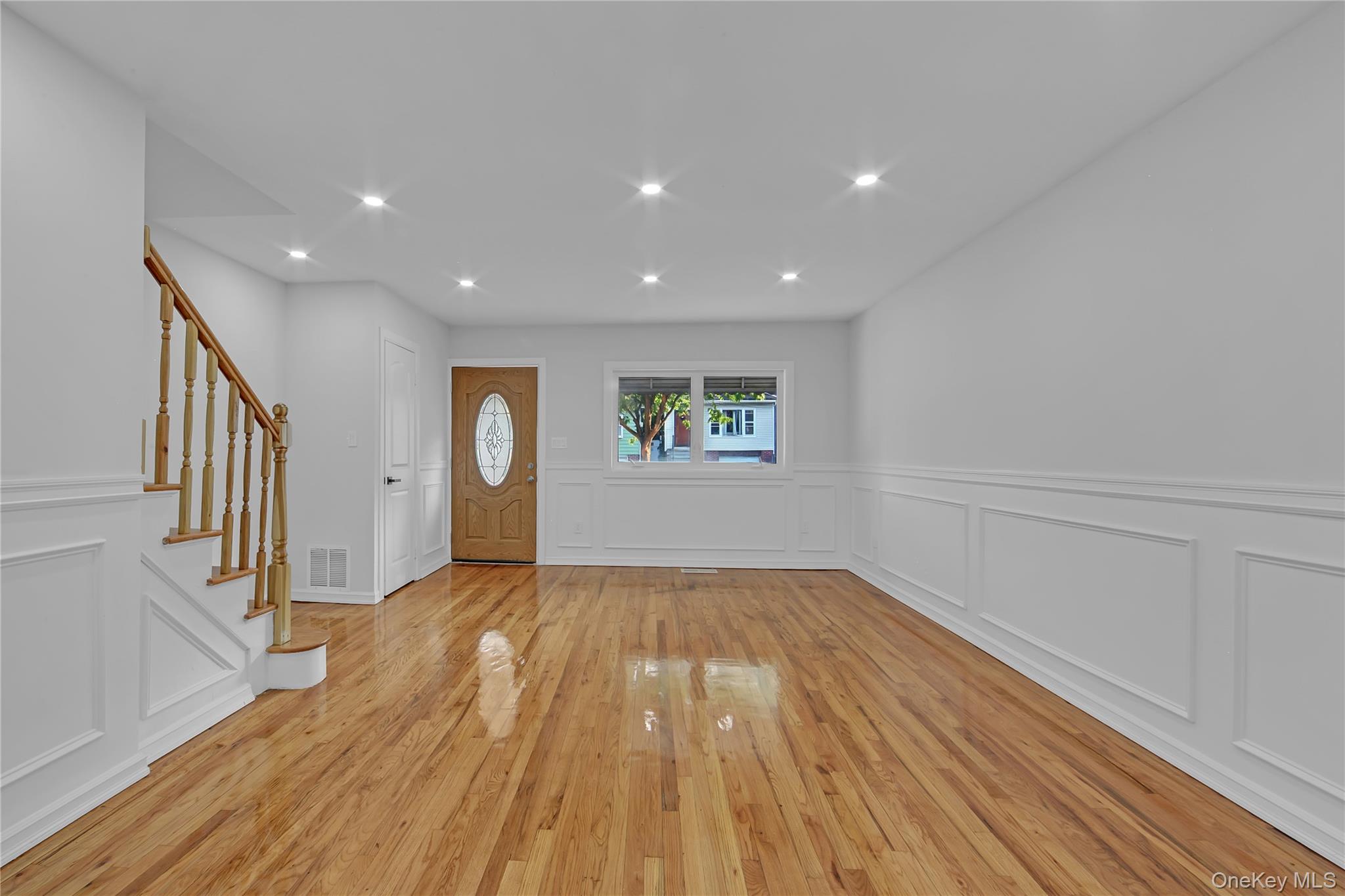 3rd image of 931 E 232Nd St, New York, NY 10466 | MLS# 1039385