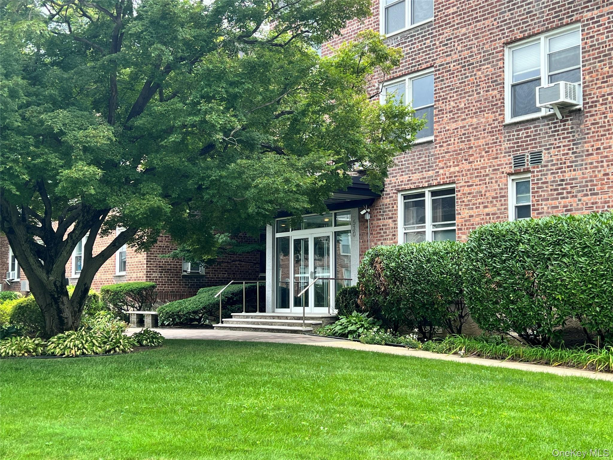 2nd image of 530 Dubois Ave #6A, Hempstead, NY 11581 | MLS# 1039386