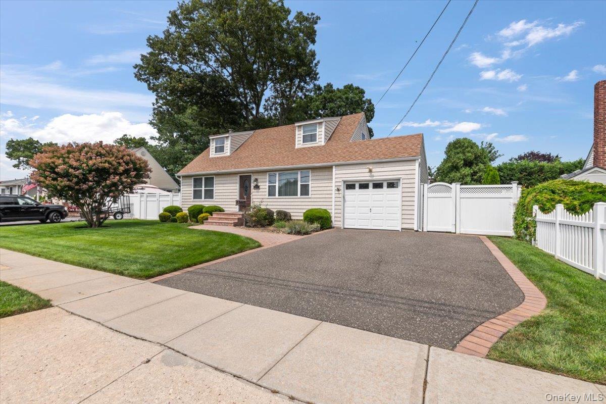 2nd image of 177 N Queens Ave, Oyster Bay, NY 11758 | MLS# 1039390