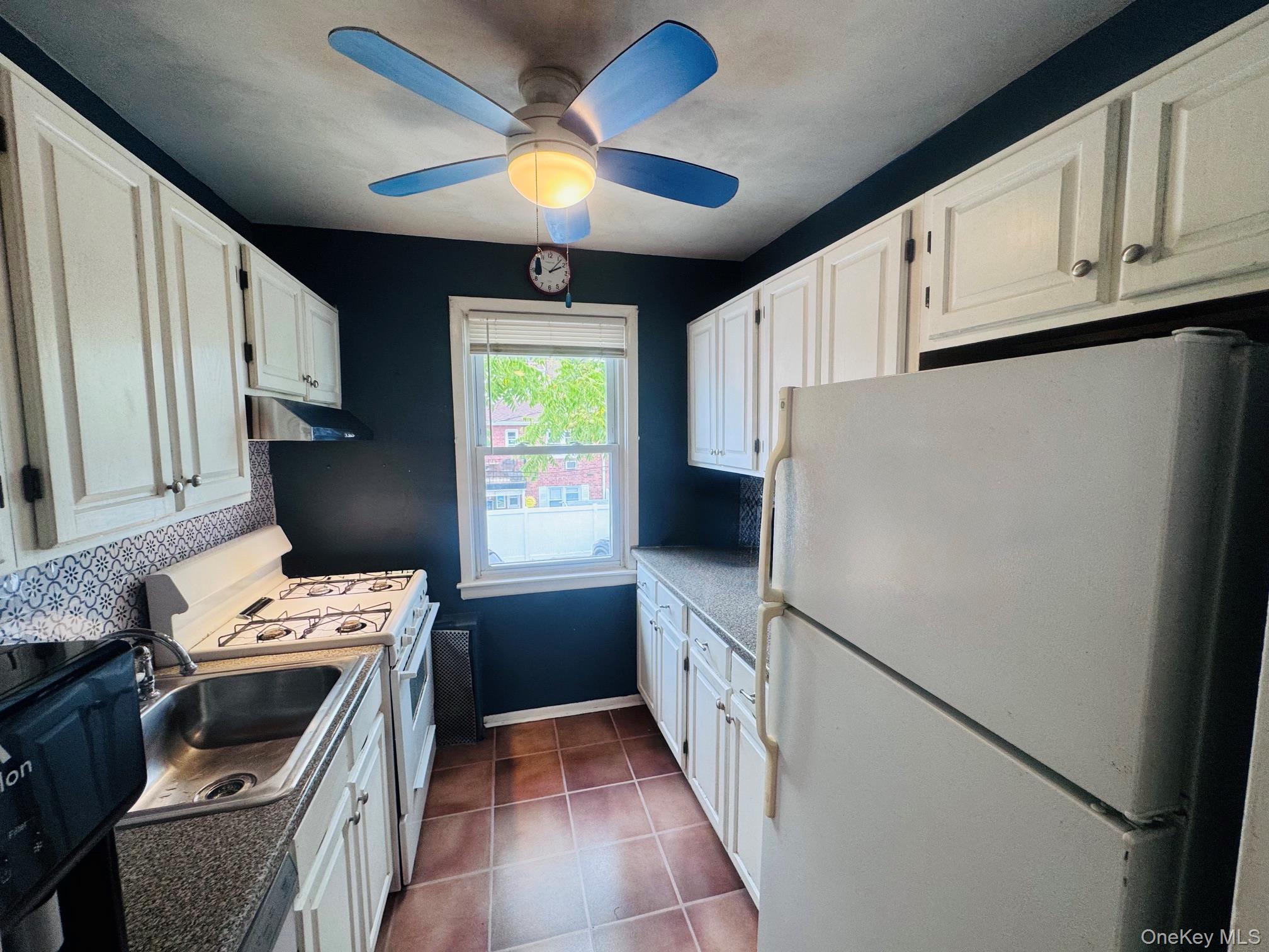 2nd image of 1600 Grand Ave #R3, Hempstead, NY 11510 | MLS# 1039423
