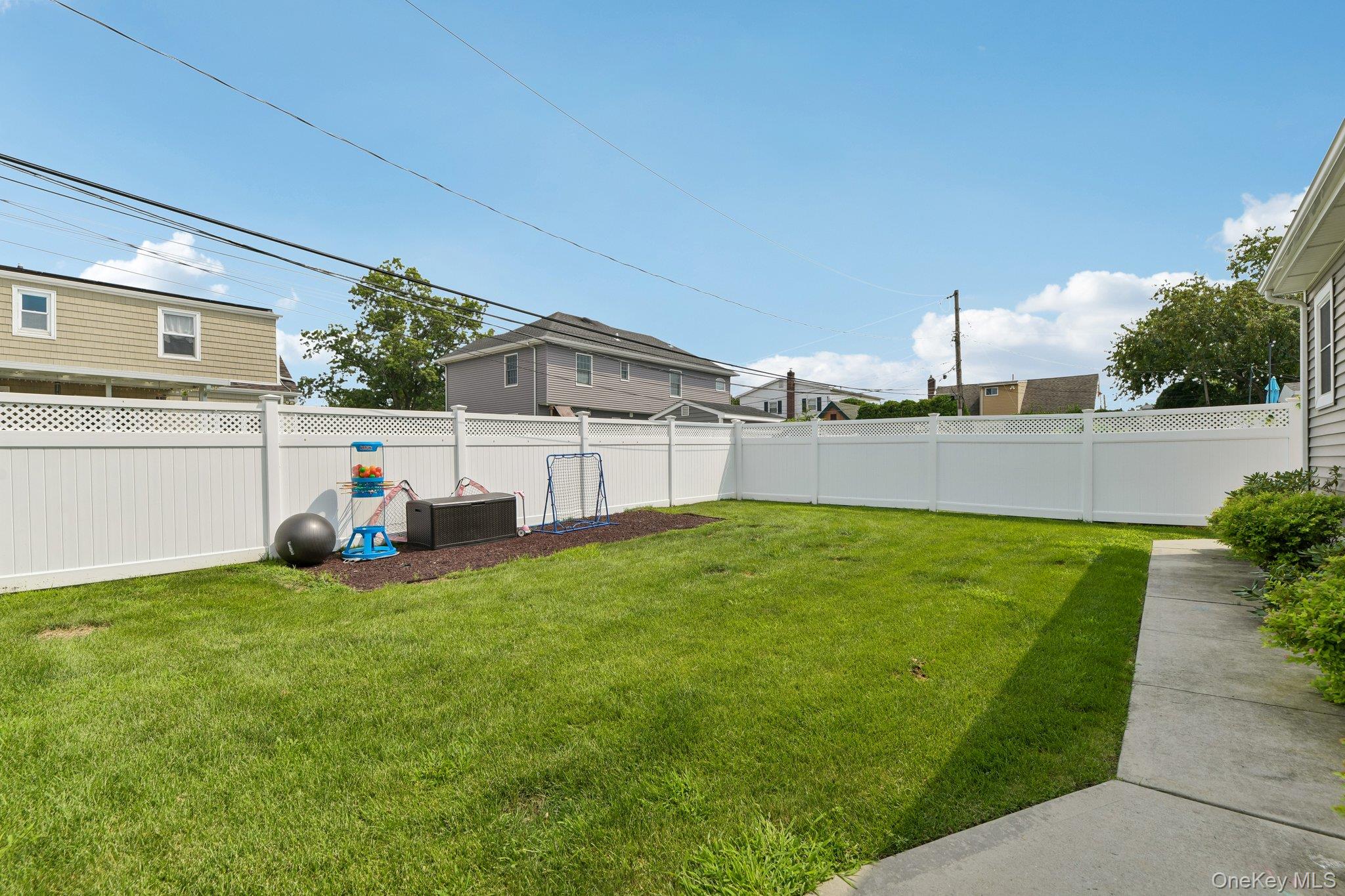 41st image of 790 Garden Dr, Hempstead, NY 11010 | MLS# 1039453