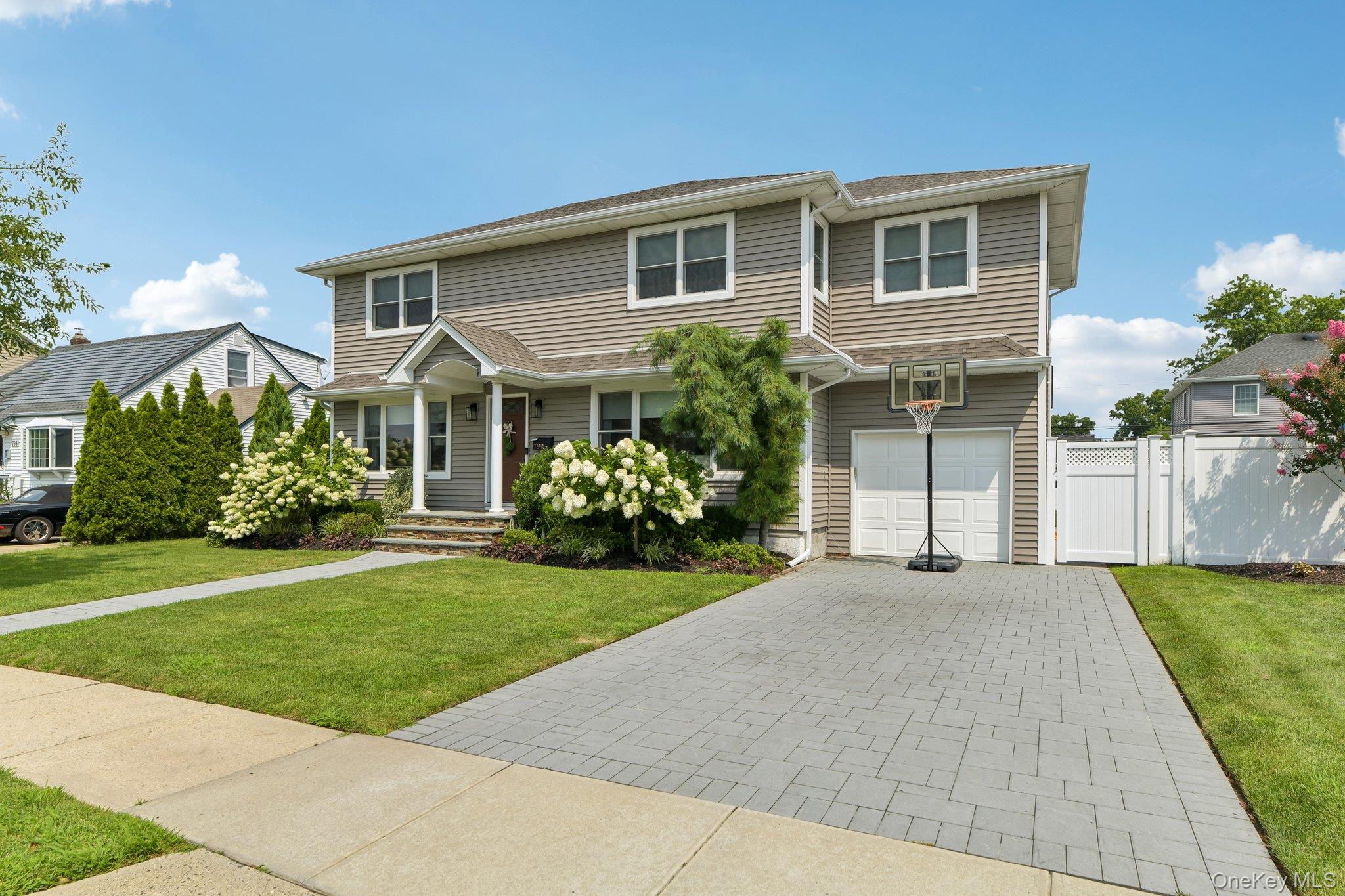 2nd image of 790 Garden Dr, Hempstead, NY 11010 | MLS# 1039453