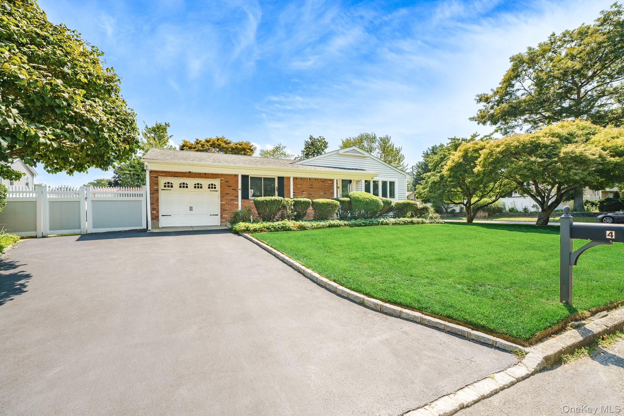 2nd image of 4 Oak St, Brookhaven, NY 11776 | MLS# 1039473