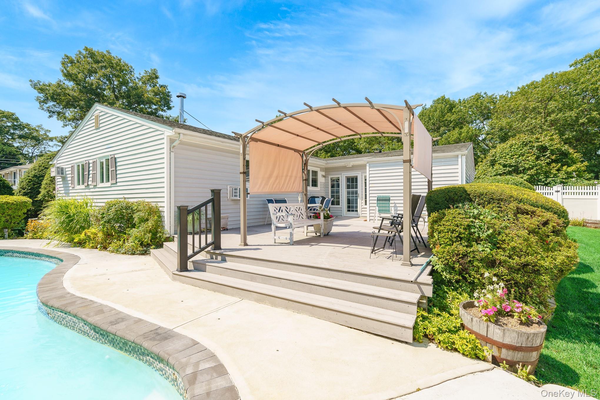 4th image of 4 Oak St, Brookhaven, NY 11776 | MLS# 1039473