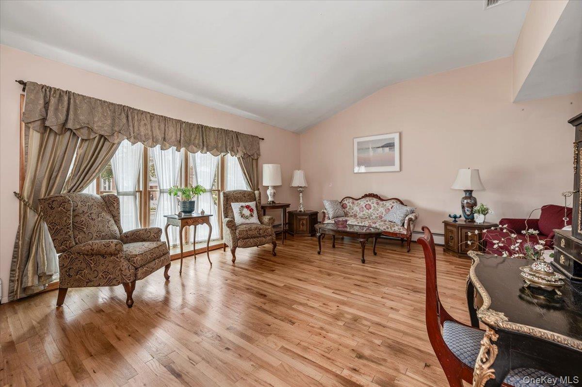 4th image of 3291 Wolfson Dr, Hempstead, NY 11510 | MLS# 1039487