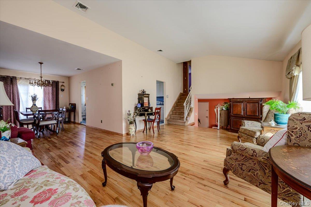 5th image of 3291 Wolfson Dr, Hempstead, NY 11510 | MLS# 1039487