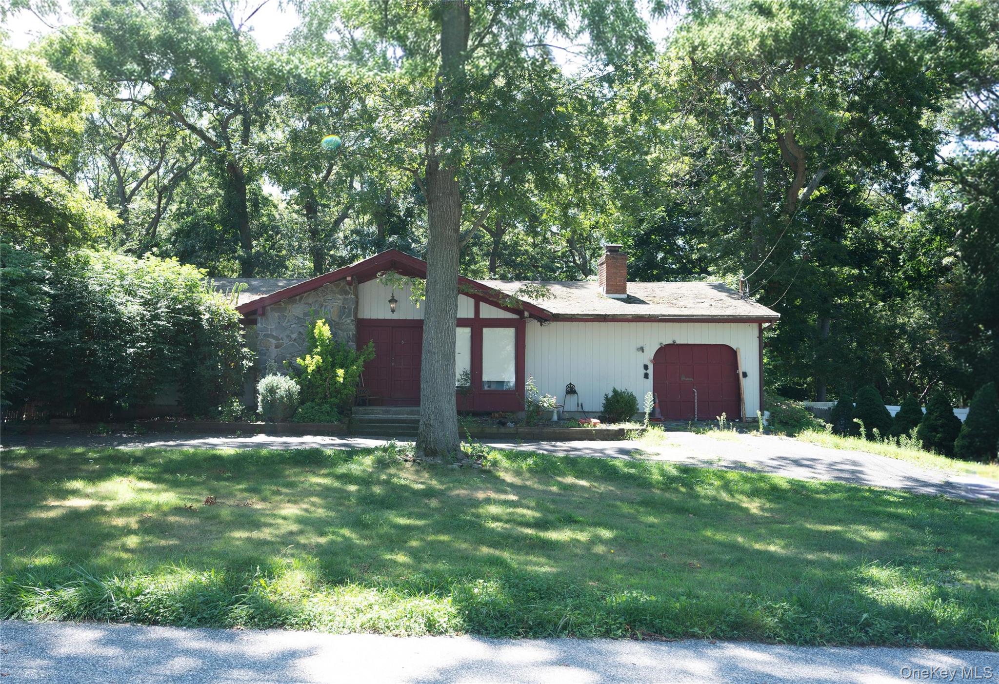 2nd image of 6 Loretta Court, Brookhaven, NY 11727 | MLS# 1039490