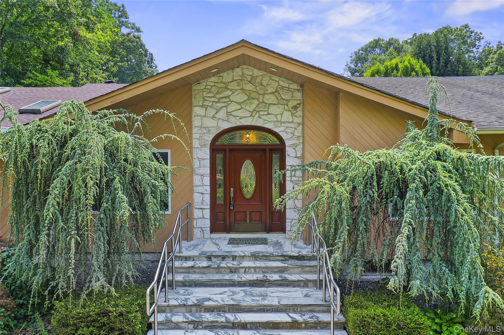 2nd image of 22 Penn Dr, Huntington, NY 11746 | MLS# 1039503