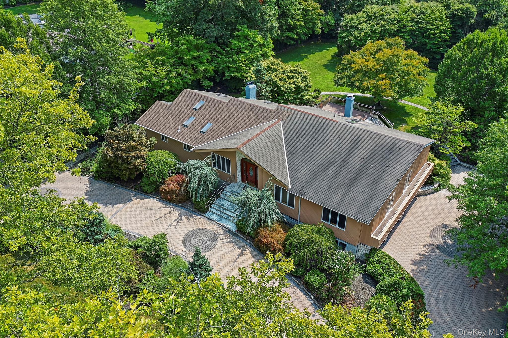 3rd image of 22 Penn Dr, Huntington, NY 11746 | MLS# 1039503