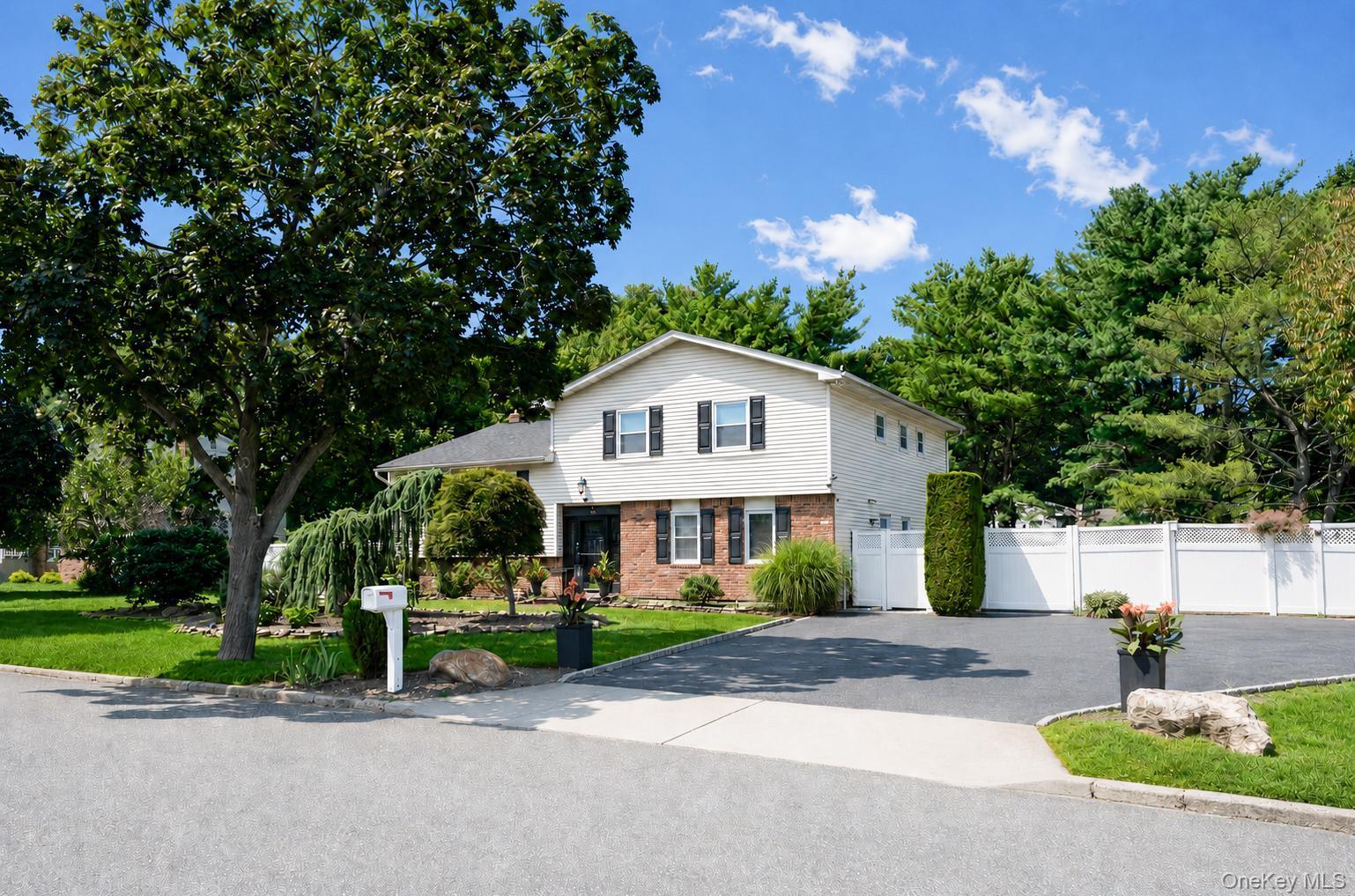 2nd image of 3 Humming Ln, Brookhaven, NY 11727 | MLS# 1039557