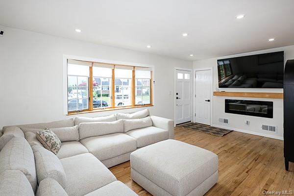 5th image of 269 N Suffolk Ave, Oyster Bay, NY 11758 | MLS# 1039575