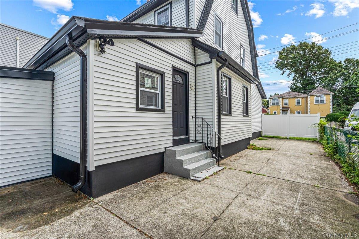 2nd image of 143 36 222nd St, New York, NY 11413 | MLS# 1039590