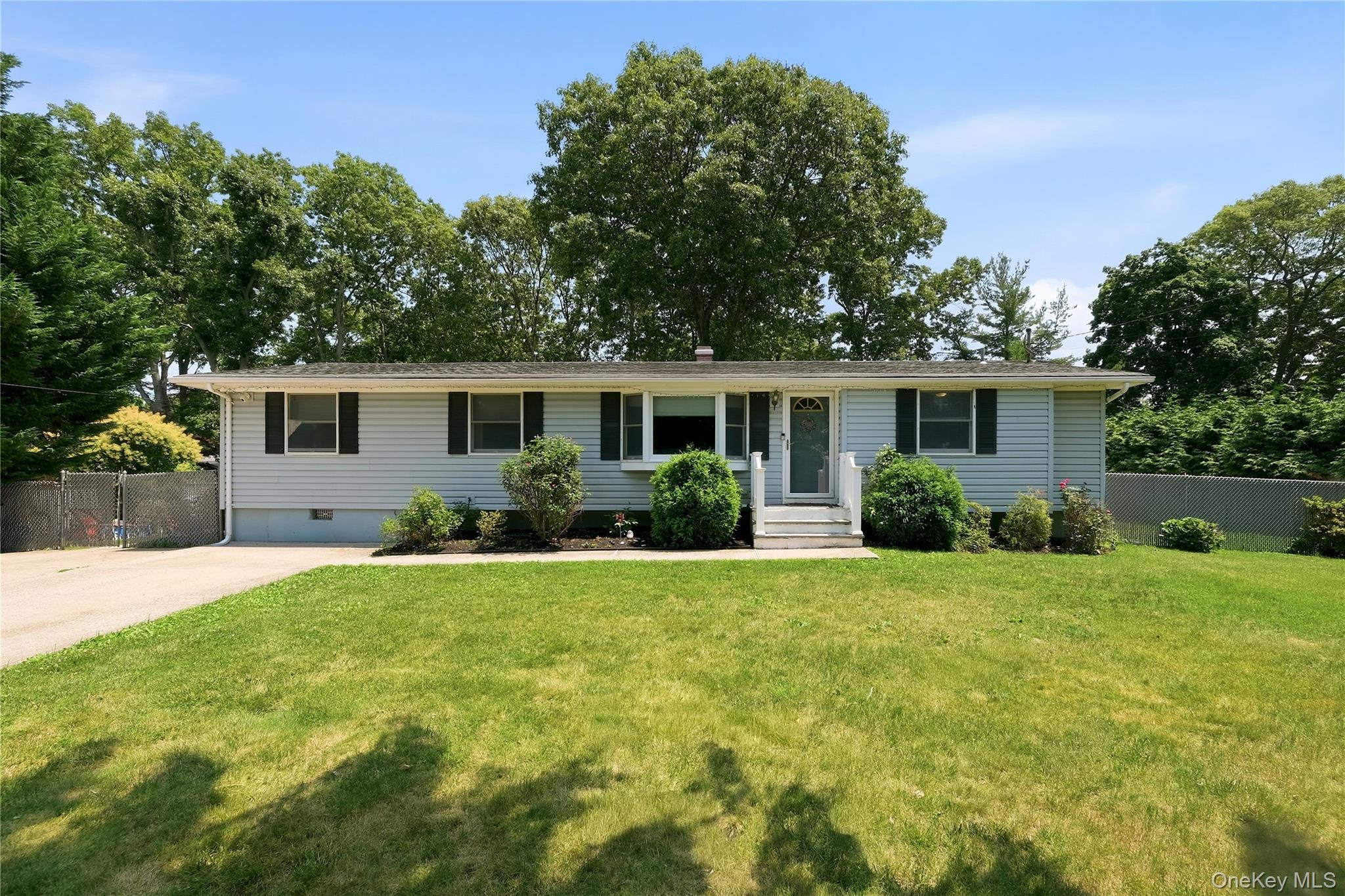 2nd image of 3 Herd Ln, Brookhaven, NY 11733 | MLS# 1039635