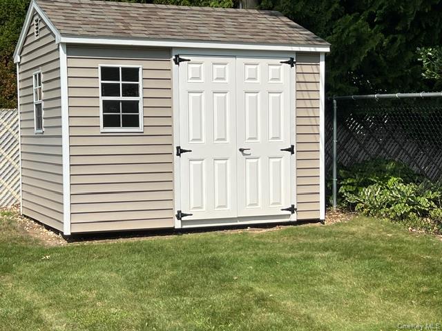 29th image of 32 Columbine Ln, Smithtown, NY 11754 | MLS# 1039646