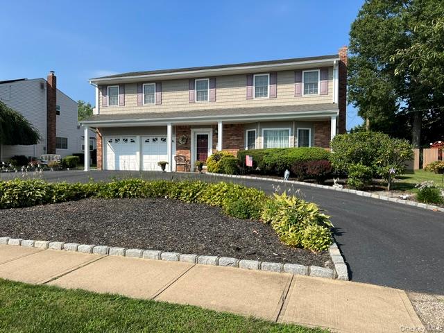 2nd image of 32 Columbine Ln, Smithtown, NY 11754 | MLS# 1039646