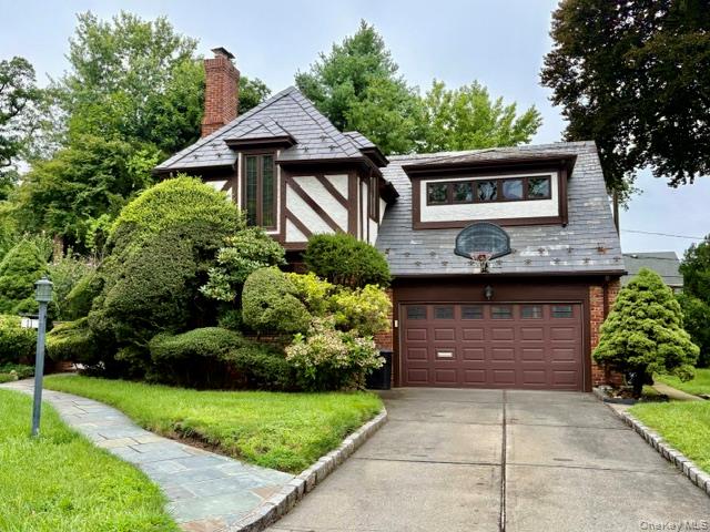 2nd image of 11 Andover Ln, North Hempstead, NY 11030 | MLS# 1039654