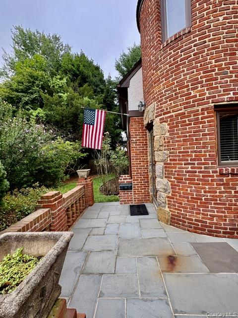 4th image of 11 Andover Ln, North Hempstead, NY 11030 | MLS# 1039654