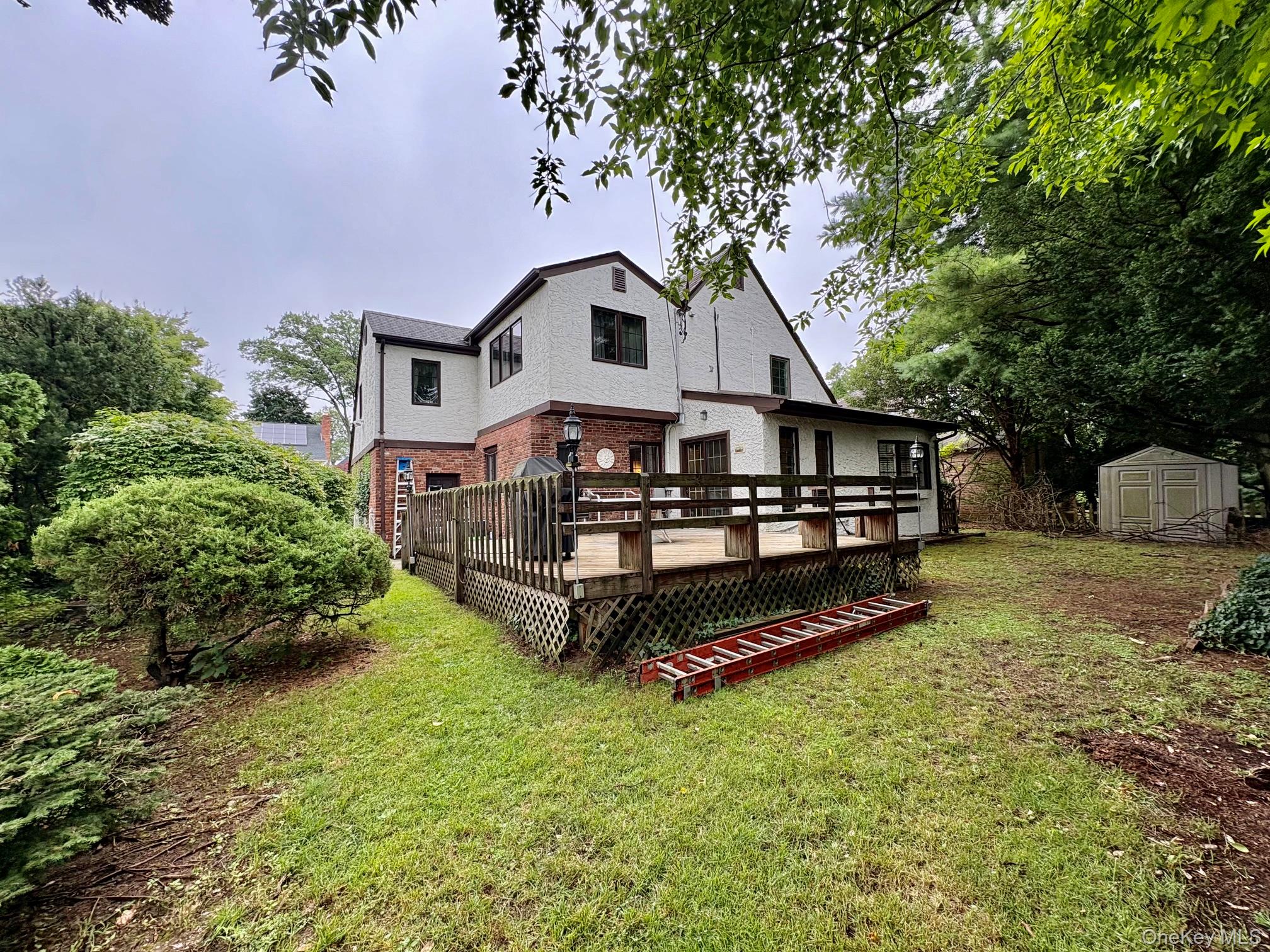 23rd image of 11 Andover Ln, North Hempstead, NY 11030 | MLS# 1039654