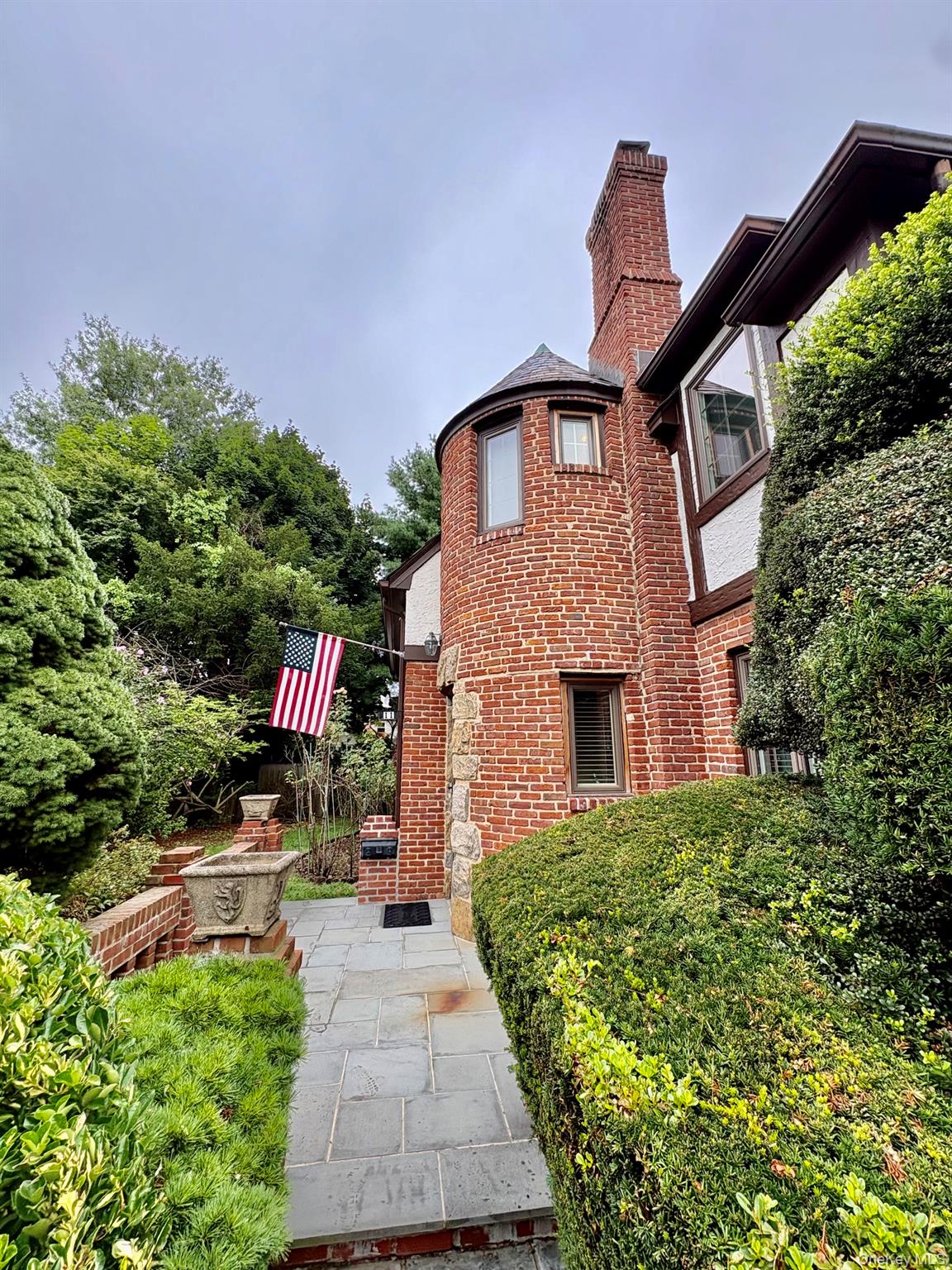 5th image of 11 Andover Ln, North Hempstead, NY 11030 | MLS# 1039654