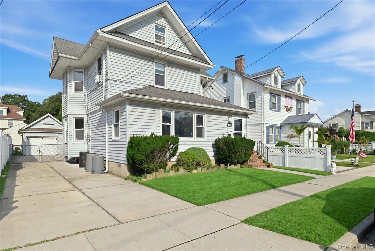 2nd image of 100 Spruce St, Hempstead, NY 11552 | MLS# 1039713