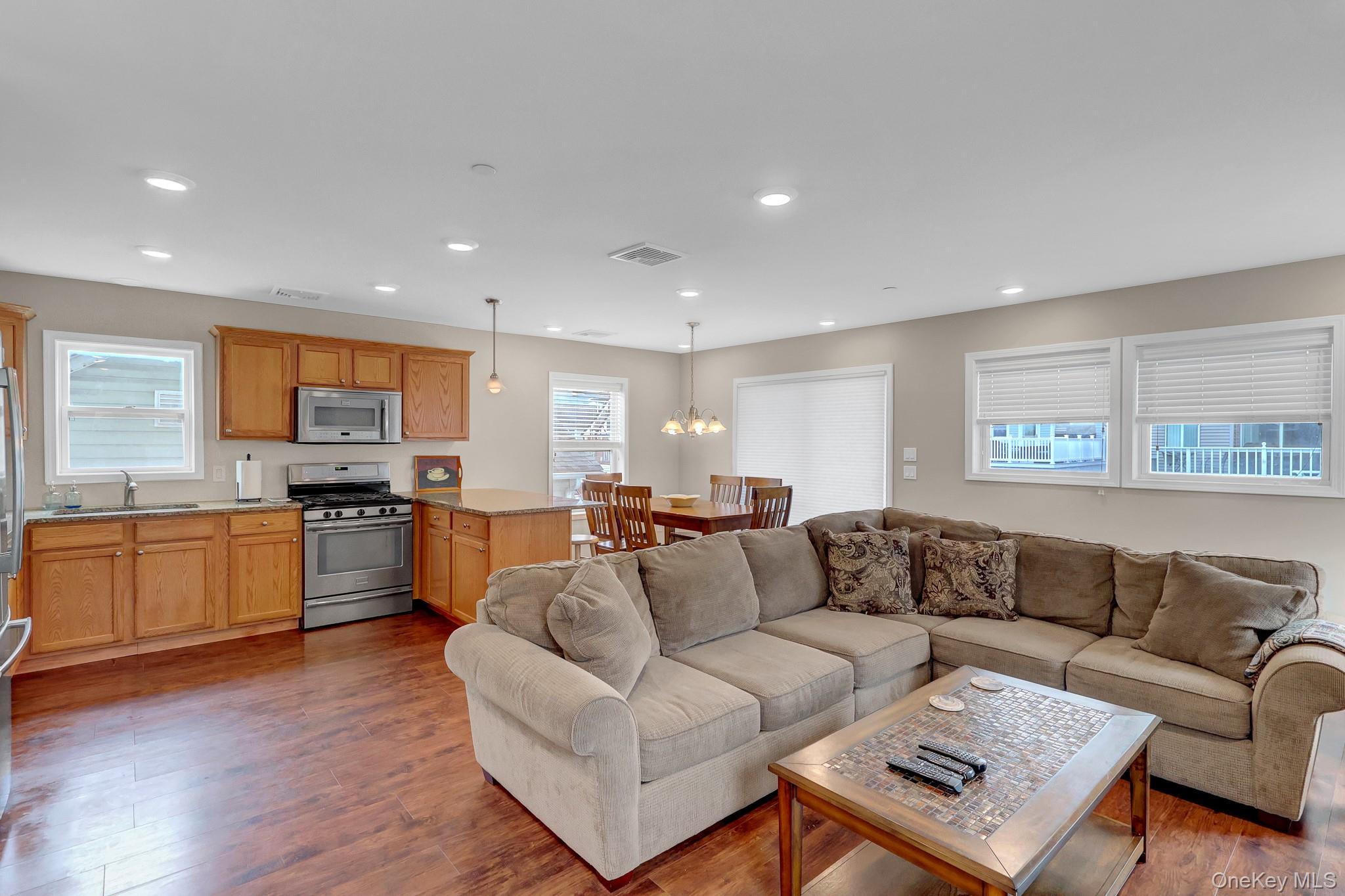 Photo 4 of Single family home for sale at 72 Arizona Ave, Long Beach, NY 11561 | MLS# 1039719 | Listing updated on 2026-09-05