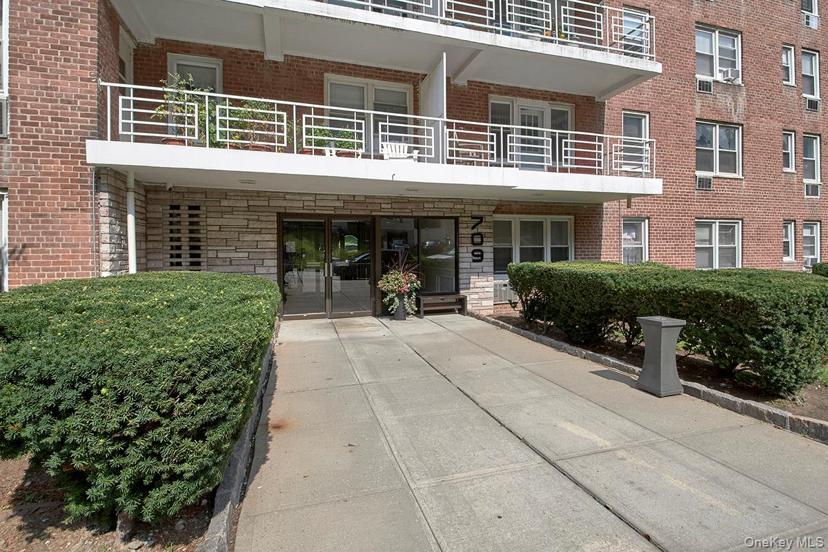 2nd image of 709 Warburton Ave #2F, Yonkers, NY 10701 | MLS# 1039728