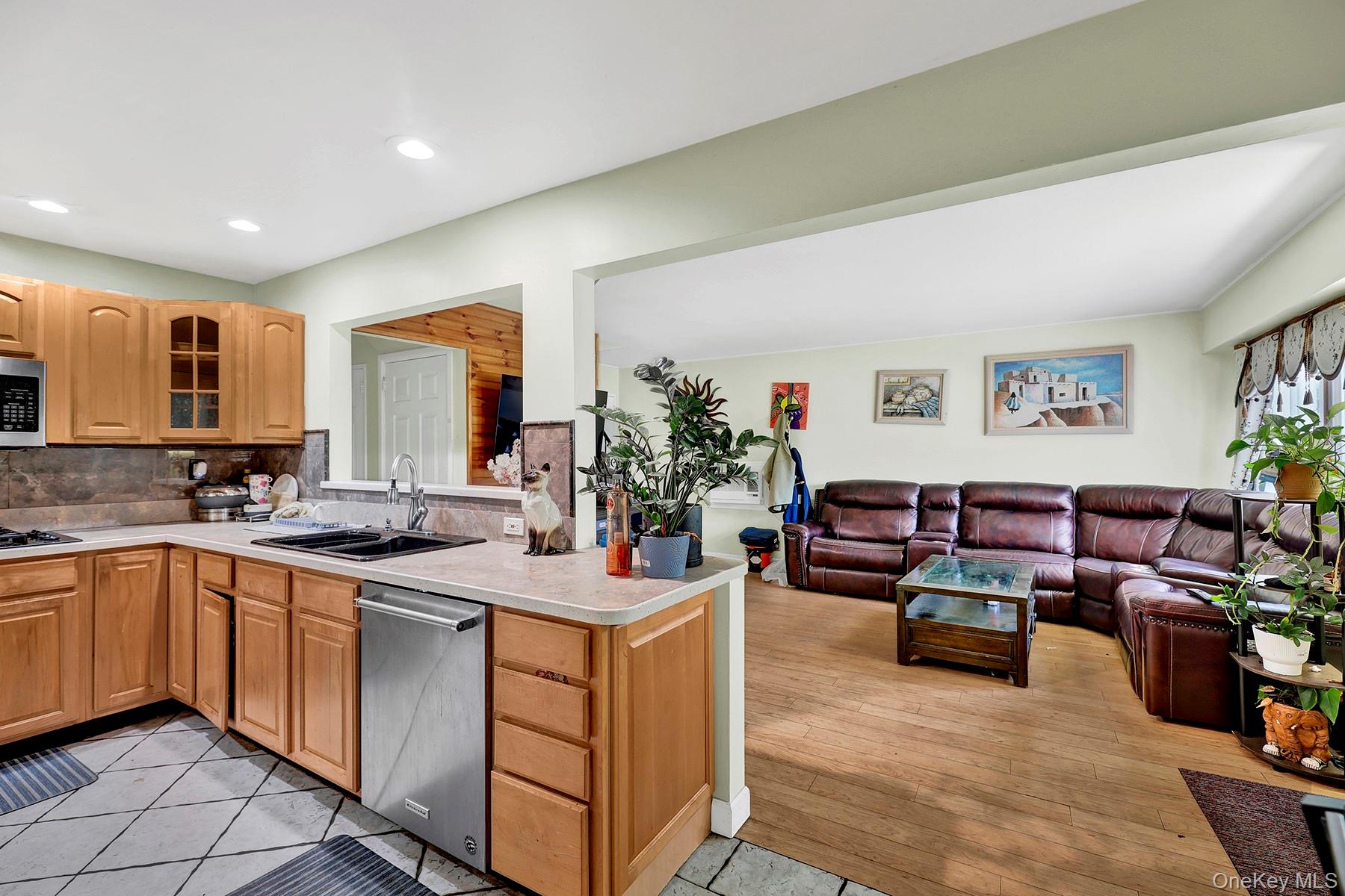 5th image of 1537 Madison St, Hempstead, NY 11003 | MLS# 1039752