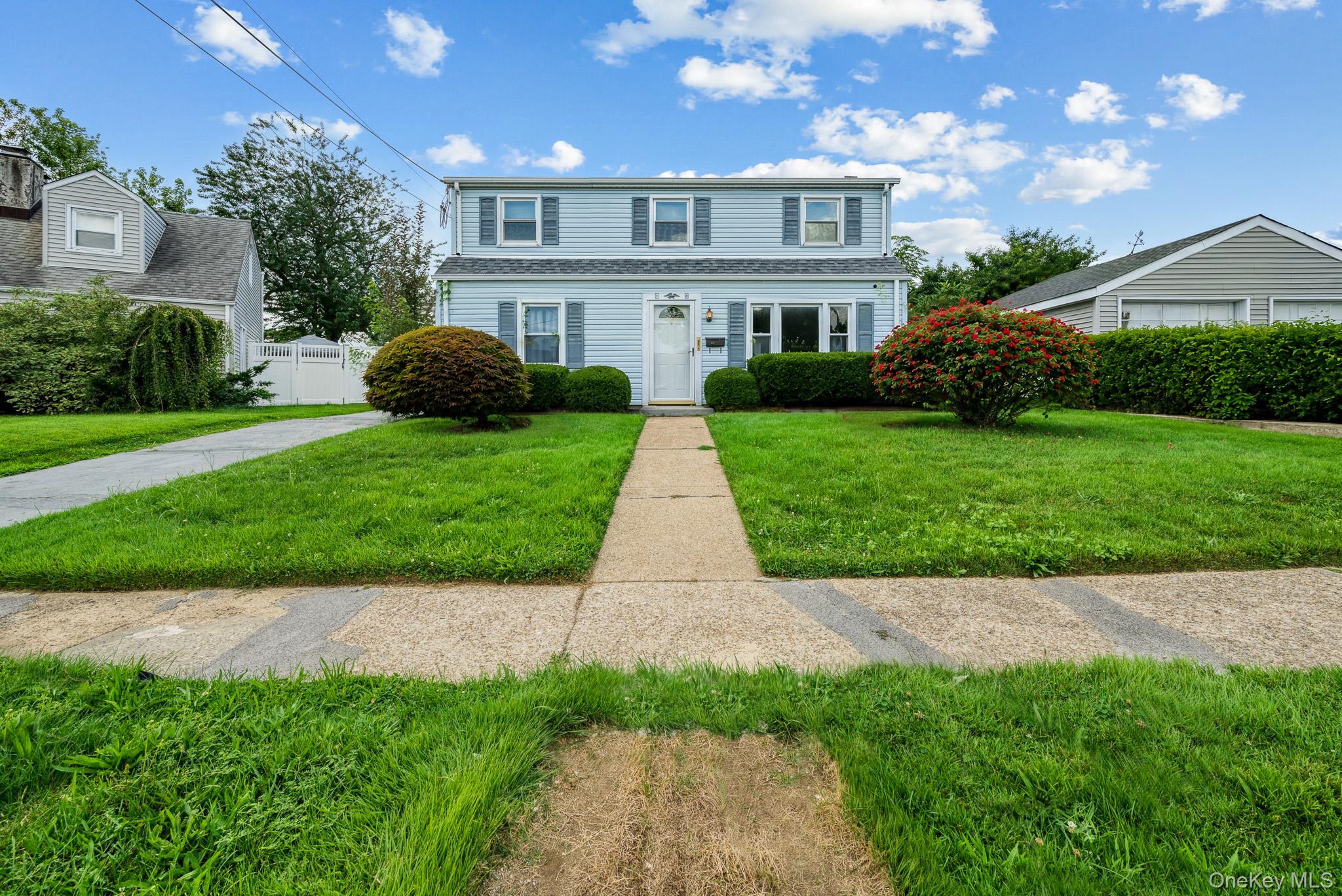 2nd image of 10 Park Ct, Oyster Bay, NY 11735 | MLS# 1039758