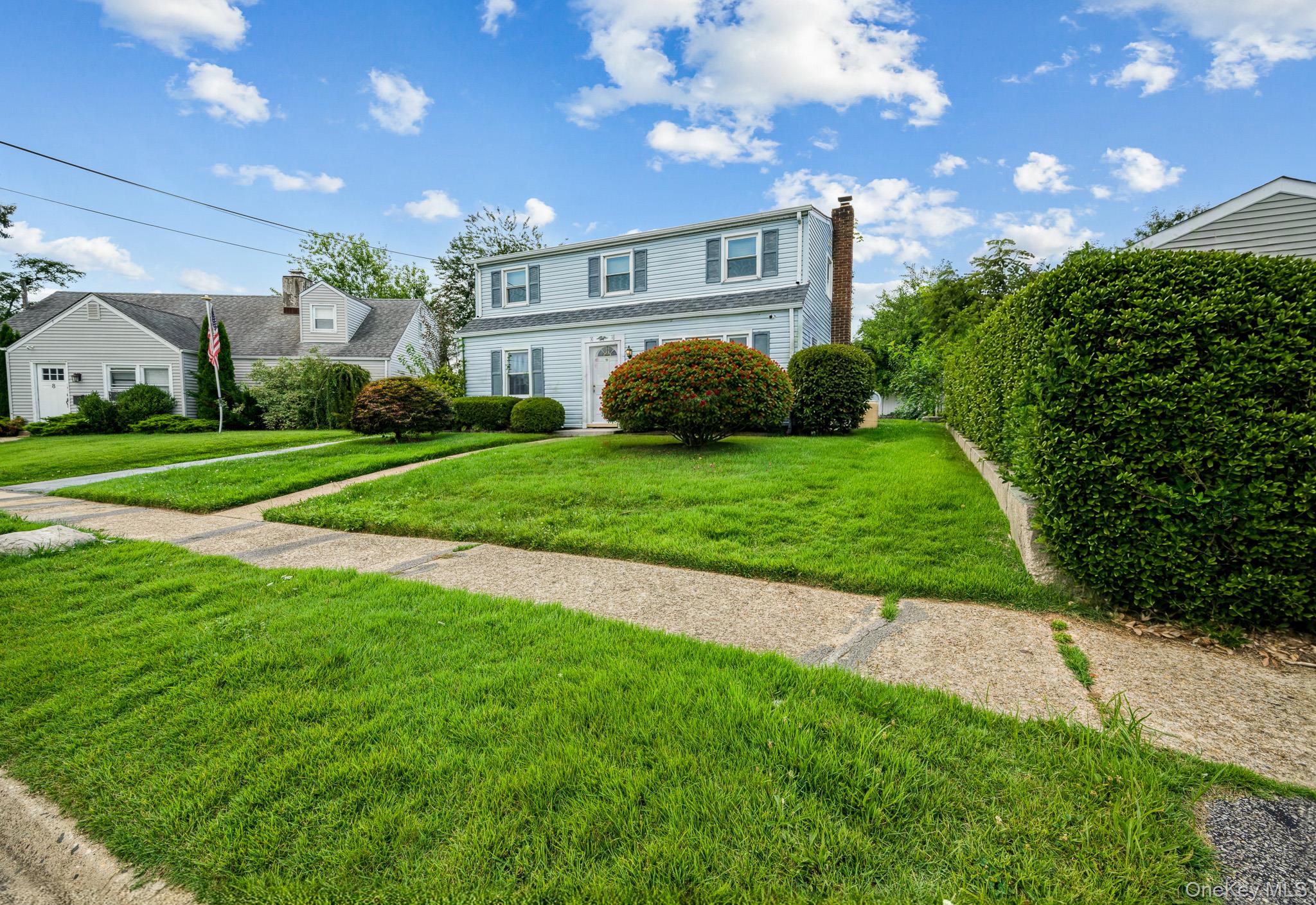3rd image of 10 Park Ct, Oyster Bay, NY 11735 | MLS# 1039758