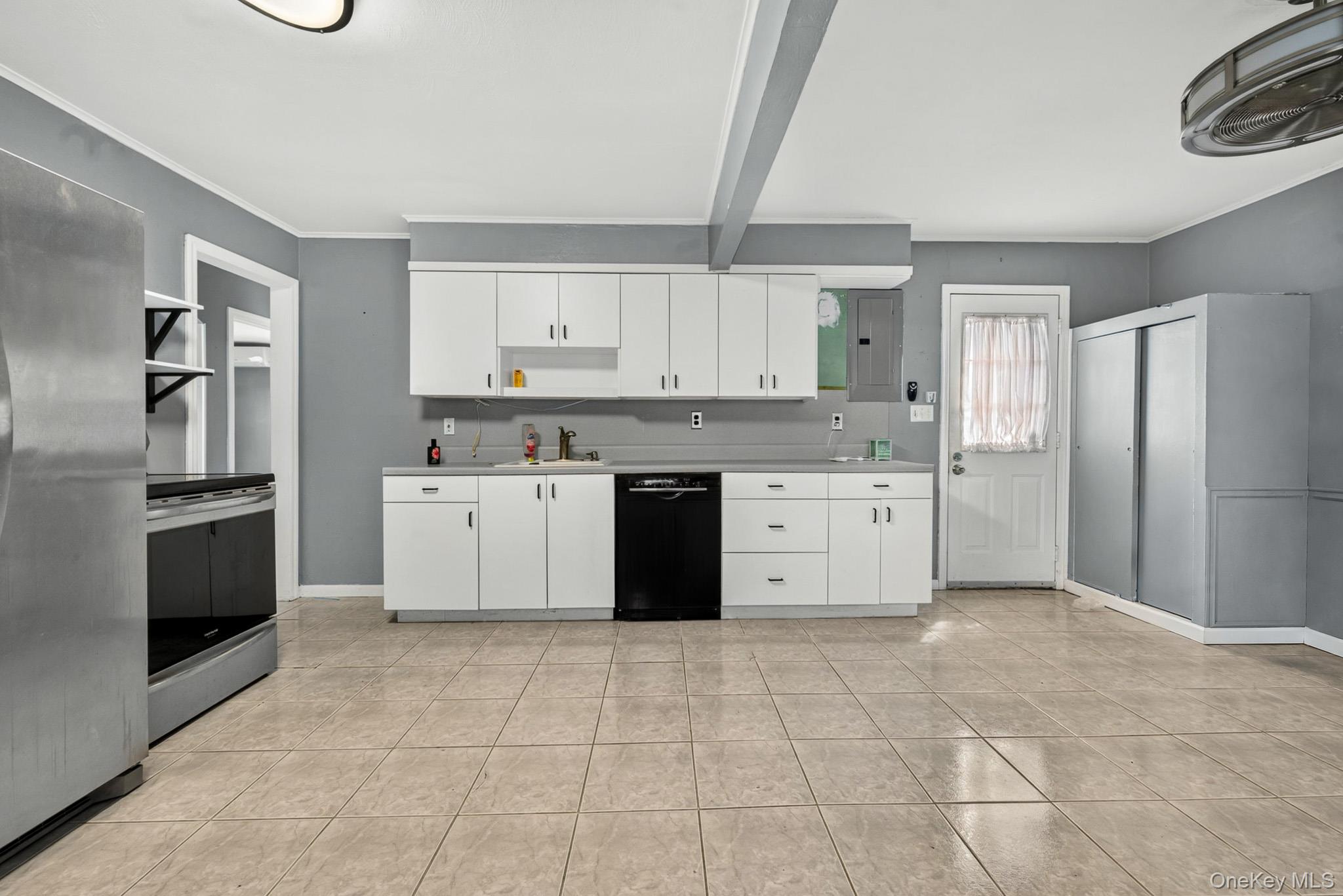 5th image of 10 Park Ct, Oyster Bay, NY 11735 | MLS# 1039758
