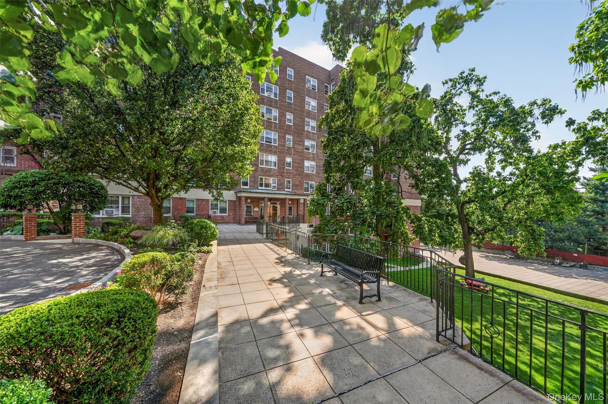 2nd image of 280 Collins Ave, Mount Vernon, NY 10552
