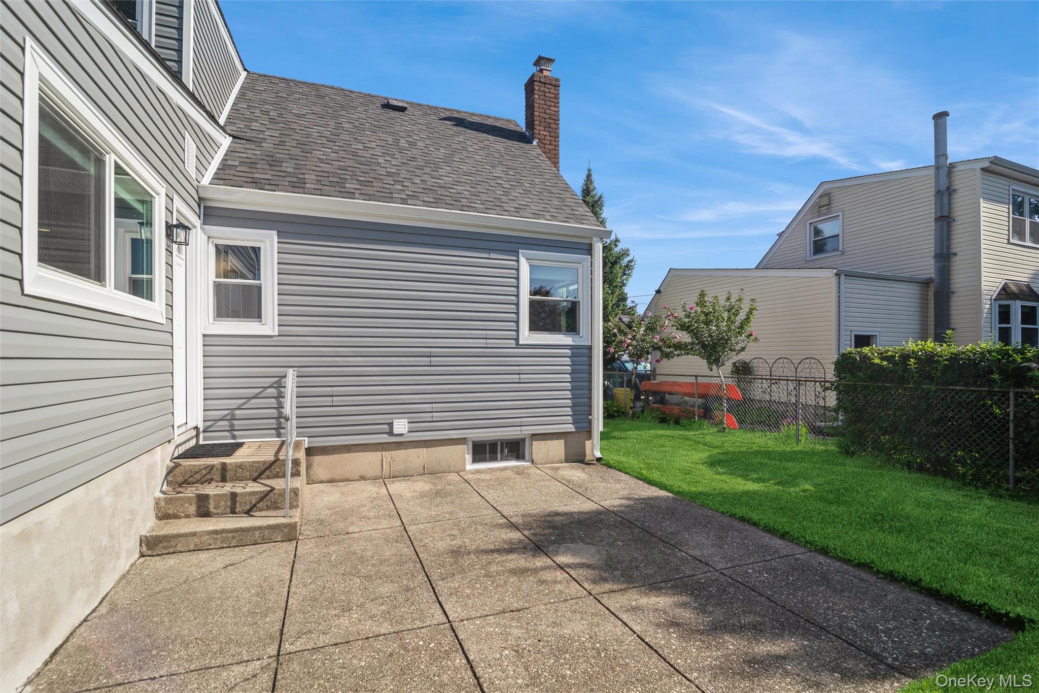 34th image of 216 N Hawthorne St, Oyster Bay, NY 11758 | MLS# 1039823